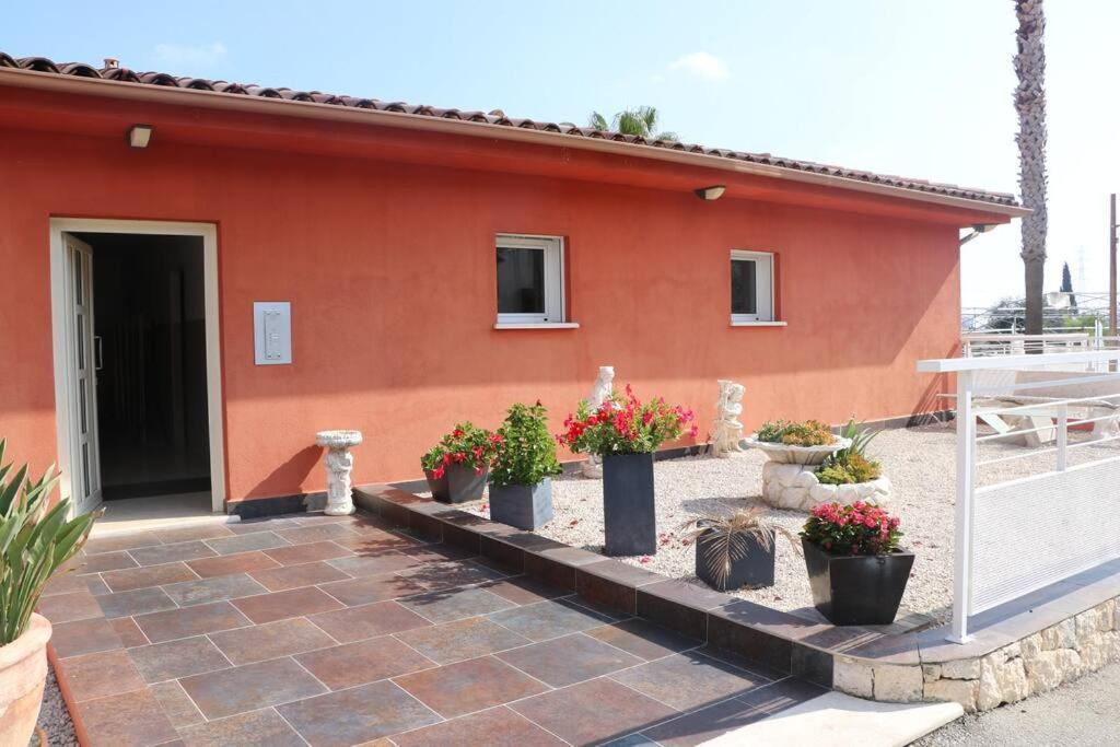 Charmant Studio Au Calme Saint-Laurent-du-Var Buitenkant foto